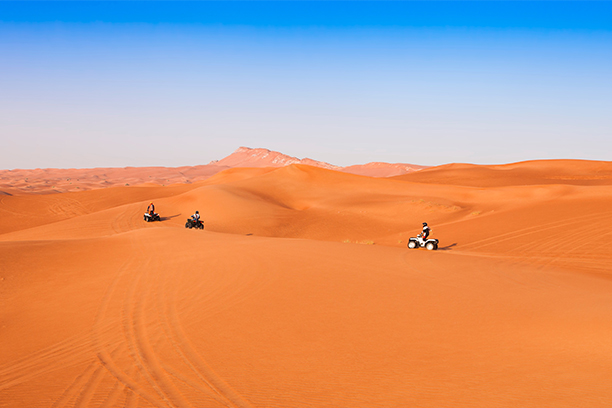 Jízda na čtyřkolkách v oblasti Ras Al Khaimah