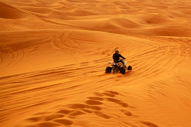 Jízda na čtyřkolkách v oblasti Ras Al Khaimah