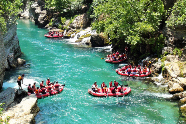 Rafting a canyoning